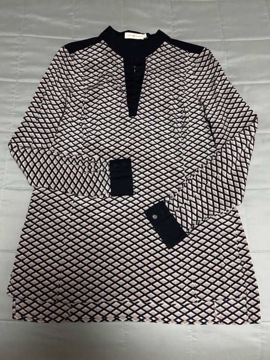 Tory Burch Dresses & Skirts - Tory Burch Black Beige Geometric Silk Blend Split Neck Long Sleeve Blouse Sz 10